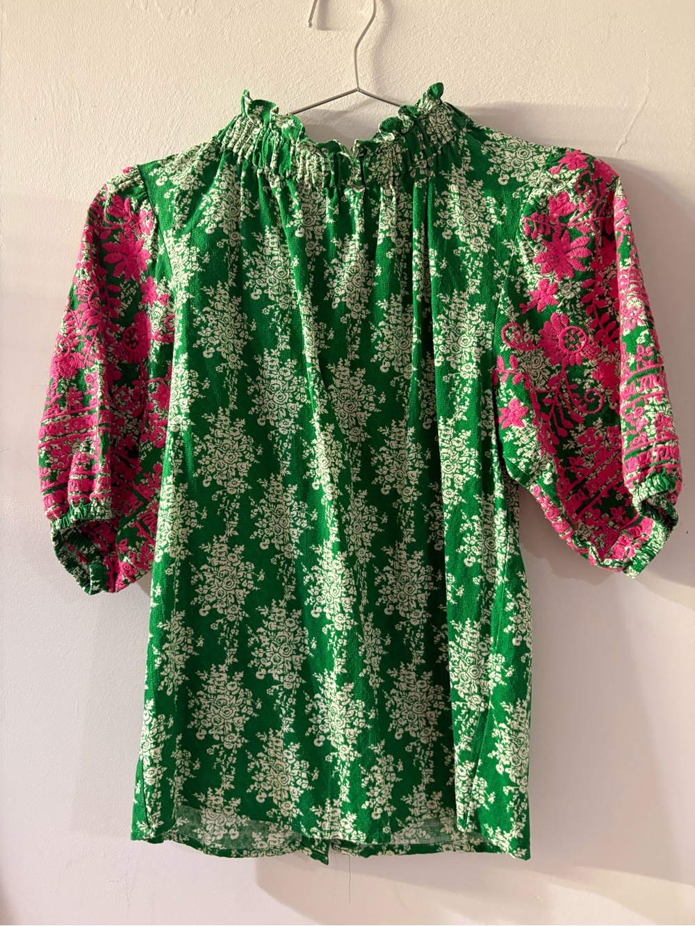 THML Top Size XS Green & Pink Floral Puff-Sleeve Women's Top